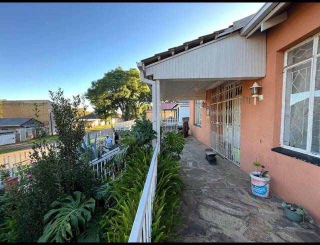 3 BEDROOM HOUSE FOR SALE IN BEZUIDENHOUT VALLEY